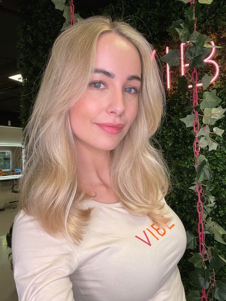 Helene, frisør hos Vibe